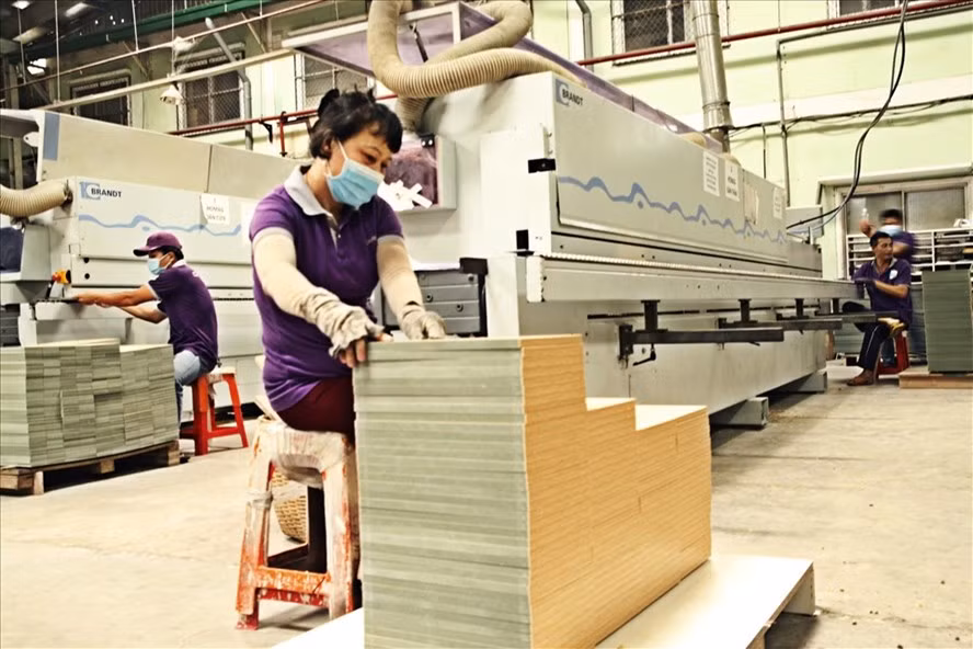 Xuất khẩu gỗ và lâm sản đã mang về 13,17 tỉ USD trong năm 2020. Ảnh: Hawa.