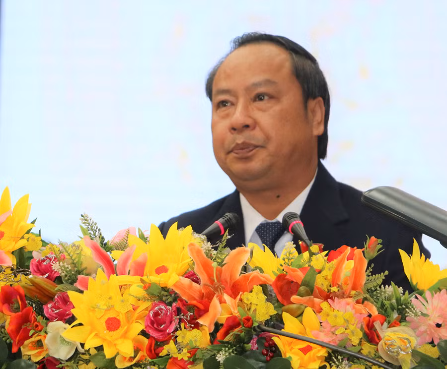 Ông Châu Ngọc Tuấn-Phó Bí thư Thường trực Tỉnh ủy, Chủ tịch HĐND tỉnh phát biểu tại kỳ họp. Ảnh: Quang Tấn
