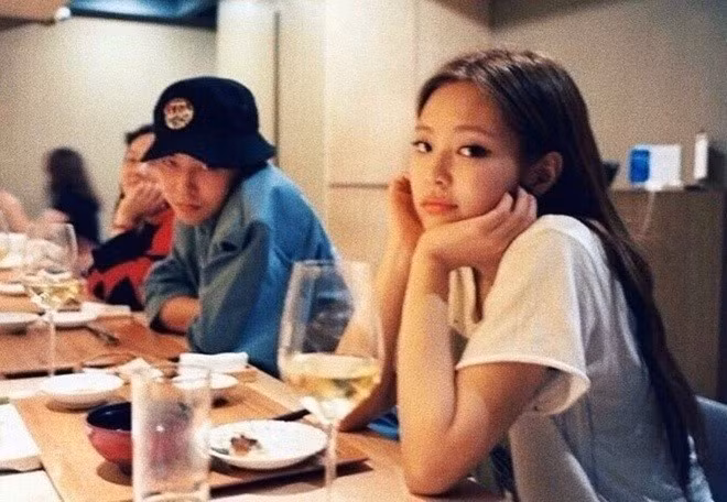  Sáng 24.2, Dispatch đưa tin ​​G-Dragon (Big Bang) và Jennie (BlackPink) thường xuyên bí mật hẹn hò tại nhà riêng của nam thần tượng. Ảnh: Instagram.