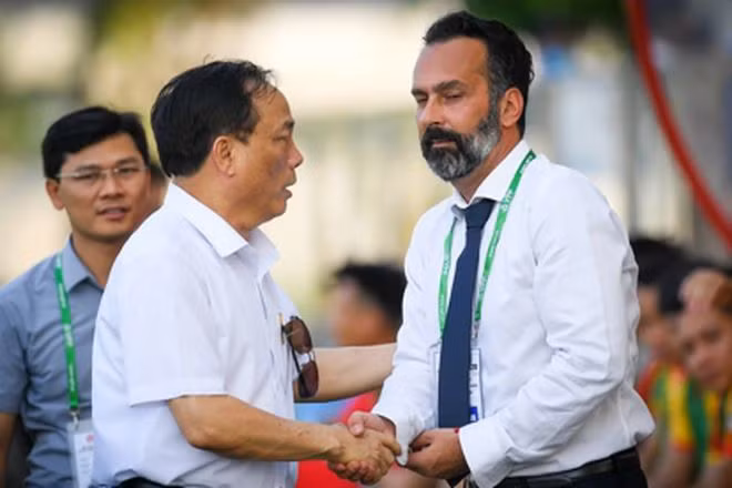 Bầu Đệ và HLV Fabio Lopez