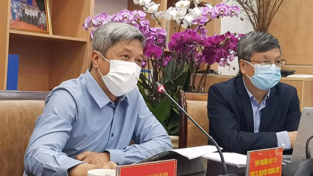 Thứ trưởng Bộ Y tế Nguyễn Trường Sơn đồng chủ trì buổi hội chẩn trực tuyến toàn quốc chiều 19-2