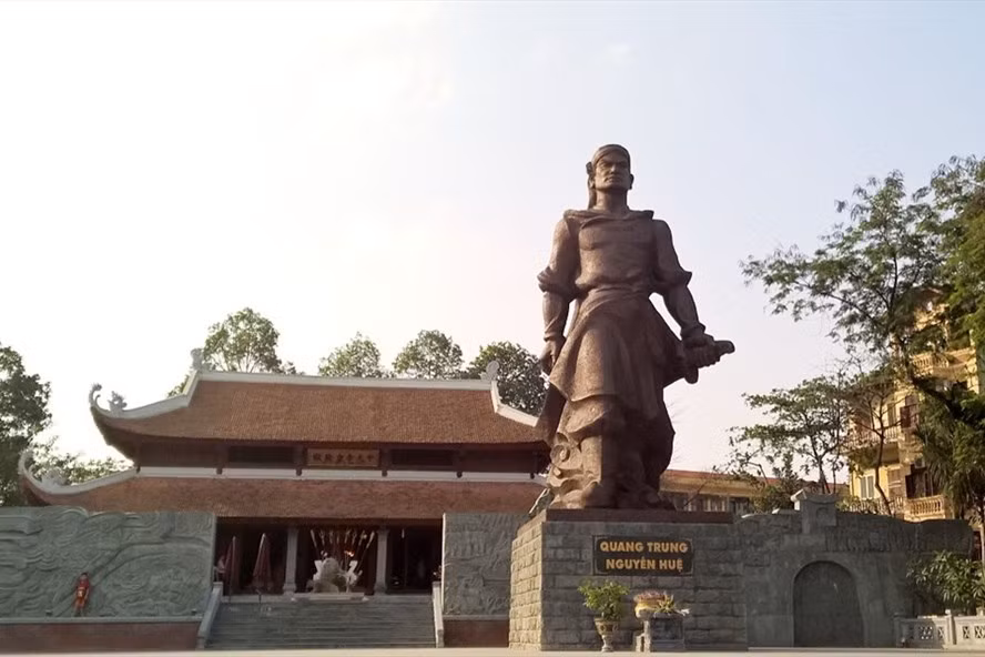  Tượng đài Hoàng đế Quang Trung - Nguyễn Huệ tại Gò Đống Đa. Ảnh VGP