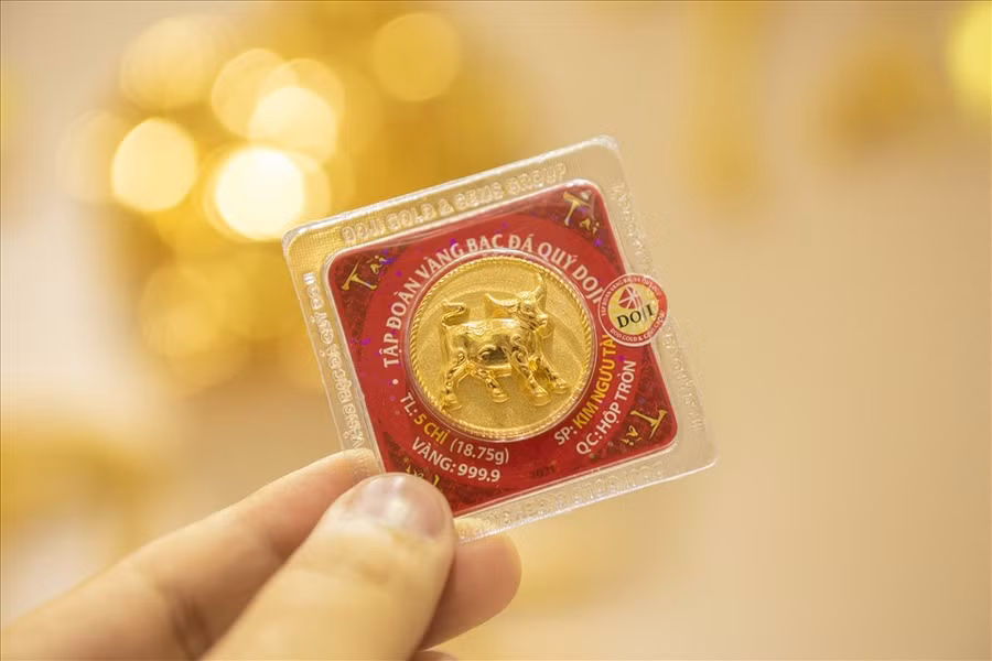 Đồng vàng ép vỉ 999.9 Kim Ngưu Chiêu Tài dự báo sẽ hút khách trong dịp Vía Thần Tài