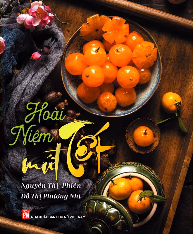 Cuốn sách Hoài niệm mứt tết để người đọc cùng “nhâm nhi” với những hoài niệm về mứt tết ẢNH: NXB CUNG CẤP