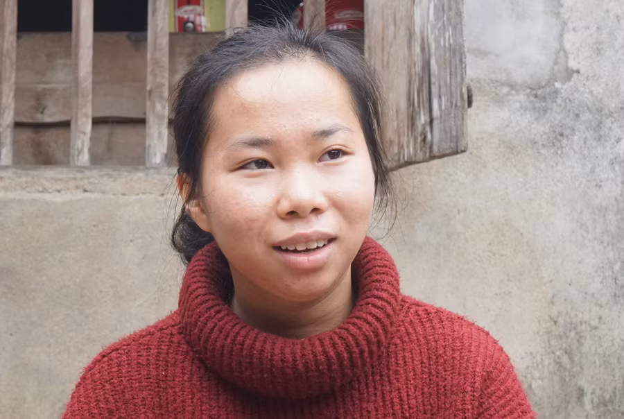  Nguyễn Thị Oanh - cô bé sinh ra nặng 9 lạng vừa xuất sắc giành học bổng trị giá 1 tỷ đồng của Trường ĐH Anh Quốc Việt Nam.