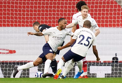 Man City thẳng tiến đến ngôi vô địch Ngoại hạng bằng phong độ ấn tượng Ảnh: REUTERS