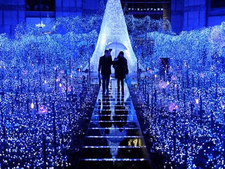 250,000 bóng đèn led được dùng để trang trí đón Noel ở Minato, Tokyo, Nhật Bản.