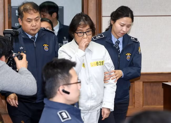 Bà Choi Soon-Sil xuất hiện tại Tòa án quận Trung tâm Seoul. (Nguồn: Korea Times)