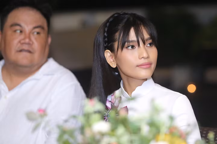 Á hậu Trương Thị May là một trong những gương mặt thường xuyên góp mặt trong những dự án cộng đồng uy tín trong và ngoài nước. 7