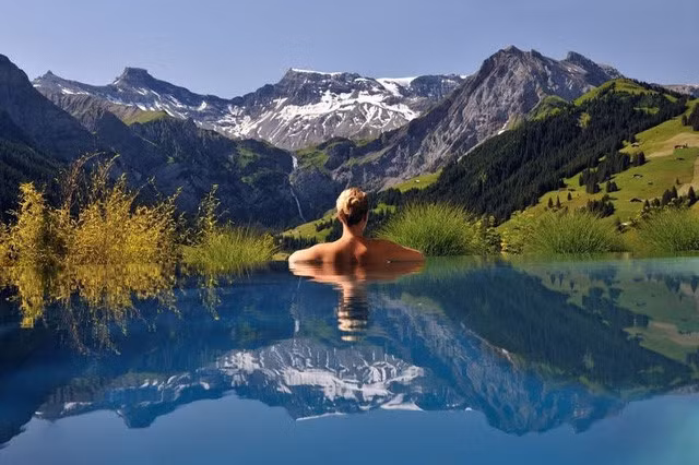 Khách sạn The Cambrian Hotel nằm ẩn mình trong một ngọn núi thuộc dãy Alps của Thụy Sĩ.