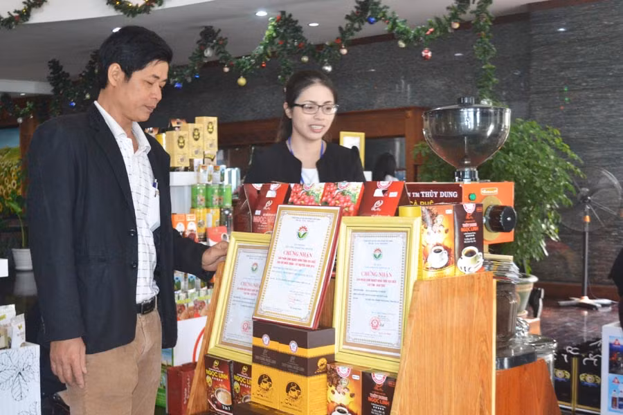  Nhiều đặc sản Gia Lai được giới thiệu tại Hội nghị xúc tiến đầu tư. Ảnh: L.L