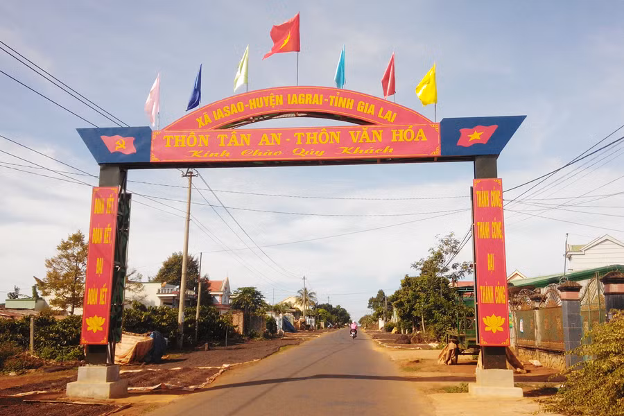 Cổng chào thôn Tân An được người dân đóng góp xây dựng. Ảnh: L.N Cổng chào thôn Tân An được người dân đóng góp xây dựng. Ảnh: L.N