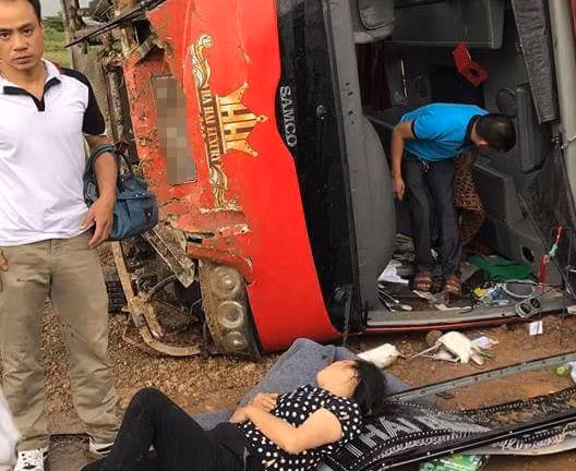 Vụ tai nạn khiến nhiều hành khách hoảng loạn. Ảnh: Mỹ Lệ. Vụ tai nạn khiến nhiều hành khách hoảng loạn. Ảnh: Mỹ Lệ.