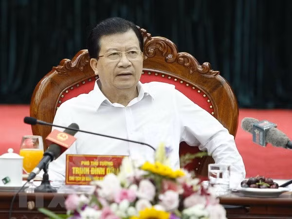 Phó Thủ tướng Trịnh Đình Dũng, Chủ tịch Ủy ban Quôc gia Ứng phó sự cố, thiên tai và Tìm kiếm cứu nạn phát biểu. (Ảnh: Văn Điệp/TTXVN) Phó Thủ tướng Trịnh Đình Dũng, Chủ tịch Ủy ban Quôc gia Ứng phó sự cố, thiên tai và Tìm kiếm cứu nạn phát biểu. (Ảnh: Văn Điệp/TTXVN)