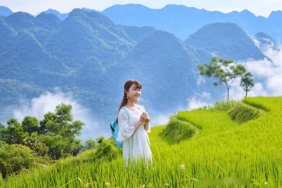 Đến với Pù Luông những bon chen, bừa bộn, khói bụi của cuộc sống đời thường không còn nữa, thay vào đó là không khí trong lành, mát mẻ, dễ chịu. Sâu thẳm tâm hồn bạn sẽ thực sự hòa mình vào thiên nhiên bình yên đến lạ.