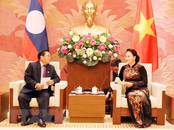 Chủ ...