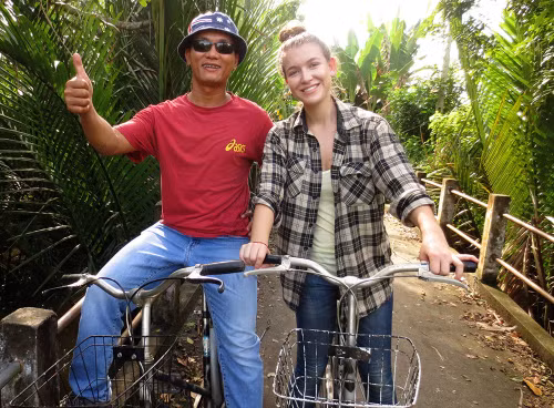 Nathalia trải nghiệm tour đạp xe khám phá đồng bằng sông Cửu Long. Nathalia trải nghiệm tour đạp xe khám phá đồng bằng sông Cửu Long.