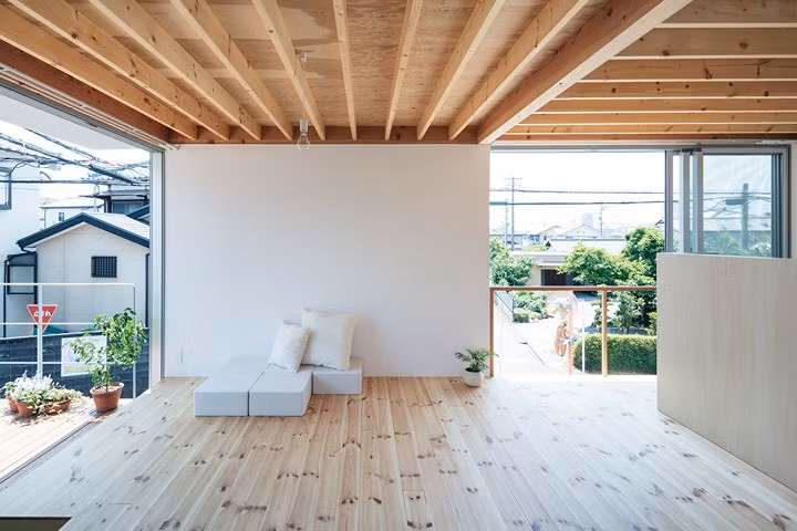 Ghế tạm để các thành viên có thể ngồi thư giãn và dễ dàng di chuyển đến bất kỳ vị trí nào trong nhà.