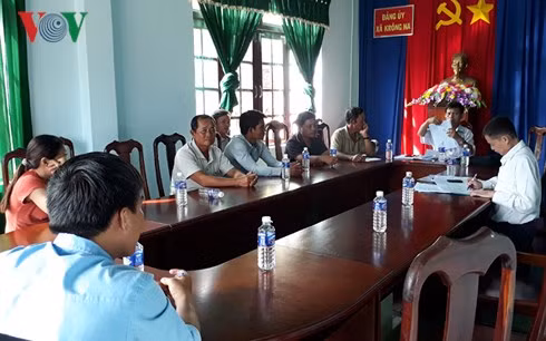 Người dân buôn Drêch và buôn Yang Lành khiếu nại lên UBND xã về việc doanh nghiệp bỏ mía, không thu mua.