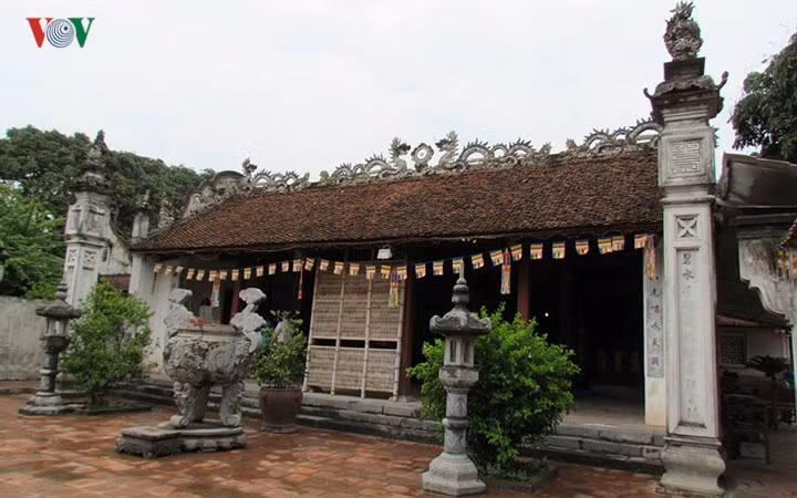 Ngoài ra, Chùa Bà Đanh còn thờ Tứ Pháp (Pháp Vân, Pháp Vũ, Pháp Điện, Pháp Phong - tức Thần mây, Thần mưa, Thần sét, Thần gió), một tín ngưỡng thờ thiên nhiên gần gũi với đời sống nông nghiệp của nhân dân.