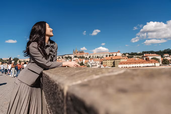 Bộ ảnh được thực hiện với sự hỗ trợ của nhiếp ảnh Kellis Pictures, trang điểm Nhung Cận, trang phục Đặng Hải Yến.