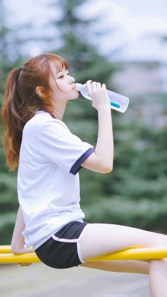  Uống nhiều nước để hệ tiêu hóa hoạt động tốt hơn