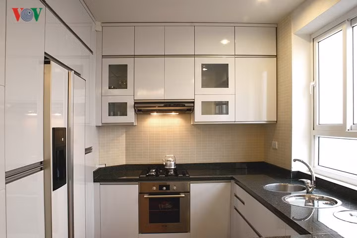 Tận dụng chiều cao: Tủ bếp cao sát trần Tận dụng chiều cao: Tủ bếp cao sát trần