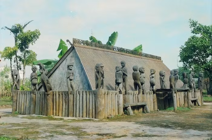 Hệ thống tượng nhà mồ.
