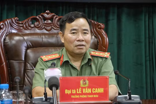  Đại tá Lê Văn Canh, Trưởng phòng Tham mưu Công an tỉnh Hà Giang, thông tin về sự việc với báo chí sáng 20-7