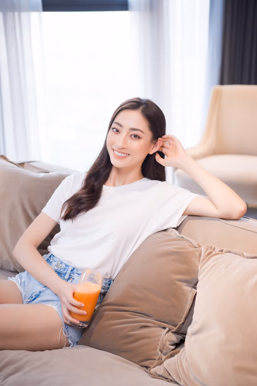 Lương Thùy Linh khiến công chúng trầm trồ khi mua được nhà ở tuổi 21. ẢNH: NVCC