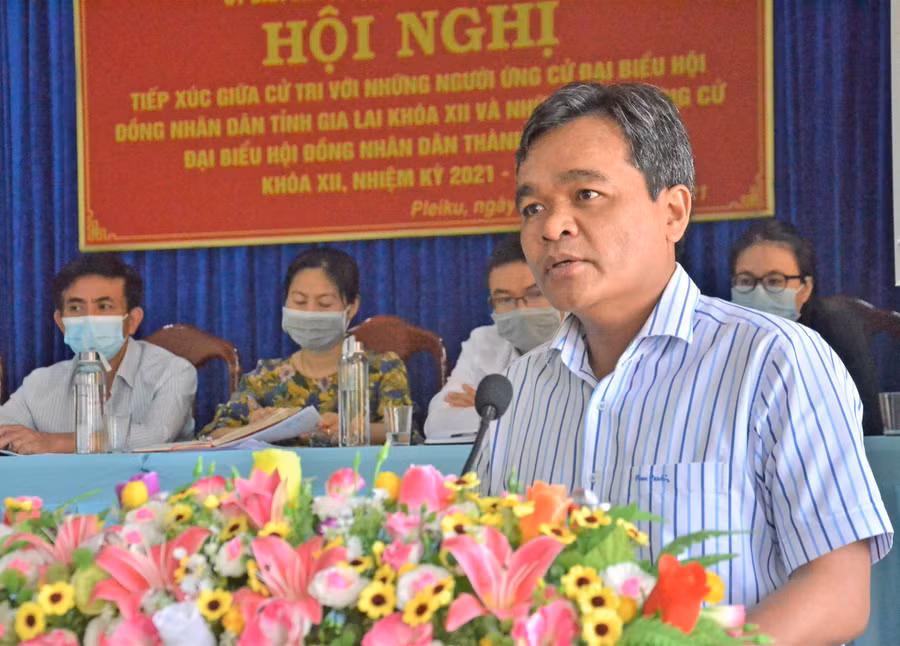 10-5 Đồng chí Hồ Văn Niên-Bí thư Tỉnh ủy đại diện ứng cử viên đại biểu HĐND tỉnh khóa XII phát biểu tại Hội nghị tiếp xúc cử tri phường Tây Sơn và Hoa Lư-ảnh Phương Linh