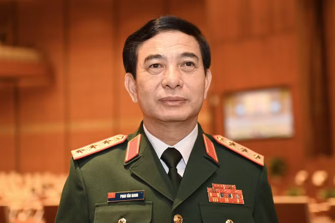 Thượng tướng Phan Văn Giang, Bộ trưởng Quốc phòng ứng cử ĐBQH khoá XV do Trung ương giới thiệu. Thượng tướng Phan Văn Giang, Bộ trưởng Quốc phòng ứng cử ĐBQH khoá XV do Trung ương giới thiệu.