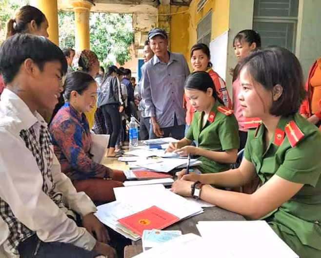 Sổ hộ khẩu, CMND vẫn được áp dụng đến 31.12.2022