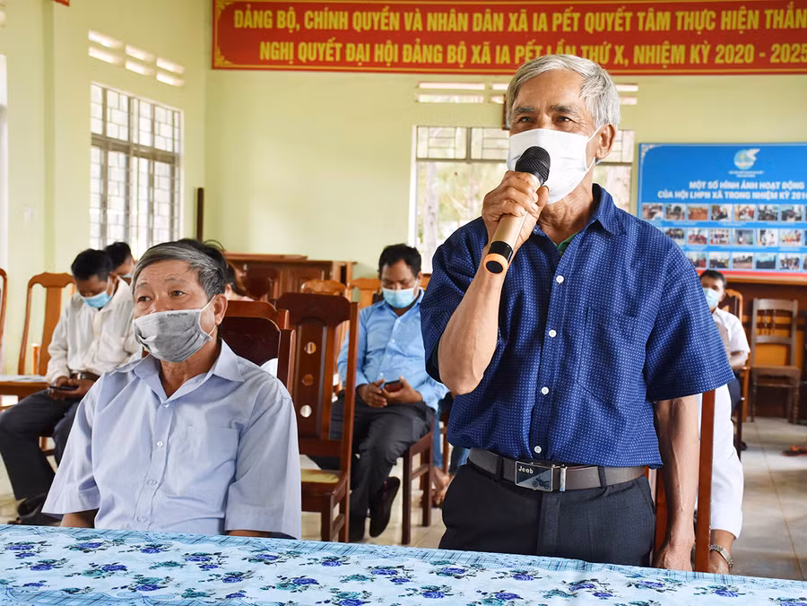 Cử tri Lim (làng A Roh, xã Ia Pết) tham gia ý kiến với các ứng cử viên. Ảnh: Hà Phương Cử tri Lim (làng A Roh, xã Ia Pết) tham gia ý kiến với các ứng cử viên. Ảnh: Hà Phương