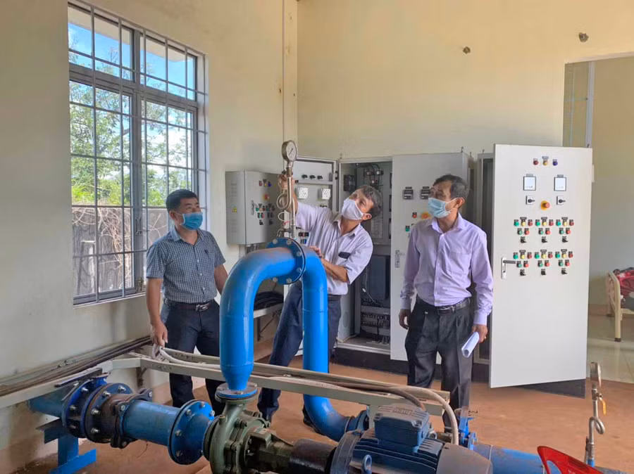 Đoàn kiểm tra hệ thống cấp nước sạch tập trung tại huyện Đak Đoa
