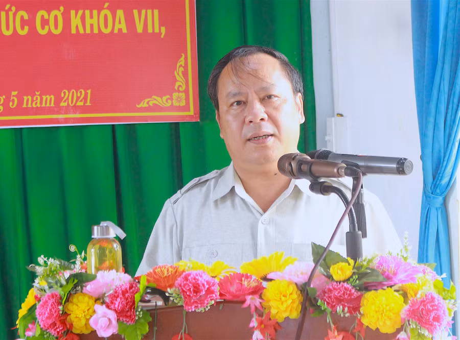 A1_Phó Bí thư Thường trực Tỉnh ủy, Chủ tịch HĐND tỉnh Châu Ngọc Tuấn báo cáo với cử tri về chương trình hành động của mình nếu được bầu làm đại biểu HĐND tỉnh khóa XII. Ảnh Hồng Thi