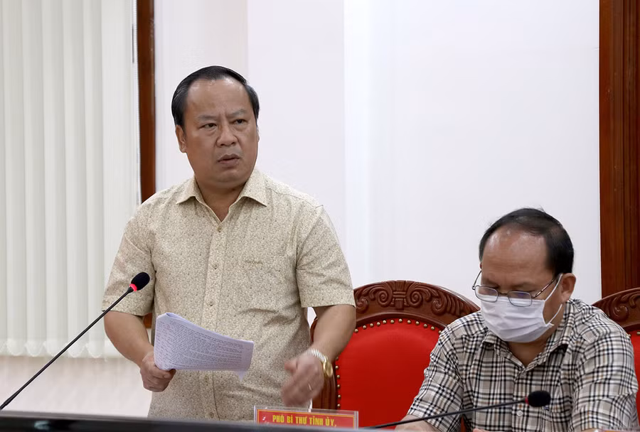 Phó Bí thư Thường trực Tỉnh ủy Châu Ngọc Tuấn phát biểu tại phiên họp thứ 4 của Ủy ban bầu cử tỉnh. Ảnh: Phương Linh 27-5 Phó Bí thư Thường trực Tỉnh ủy Châu Ngọc Tuấn phát biểu tại phiên họp thứ 4 của Ủy ban bầu cử tỉnh-ảnh Phương Linh.jpg