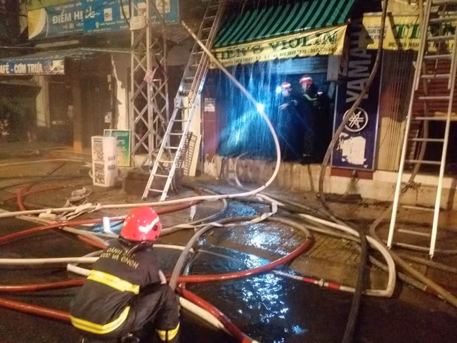  Lực lượng chức năng tại hiện trường.
