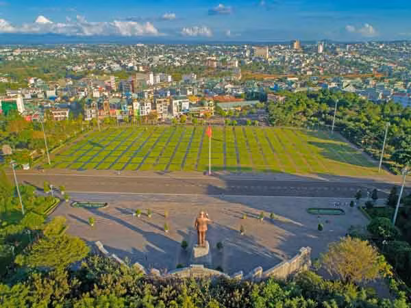 Quảng trường Đại Đoàn Kết (TP. Pleiku) là không gian lý tưởng để tản bộ. Ảnh: Phan Nguyên