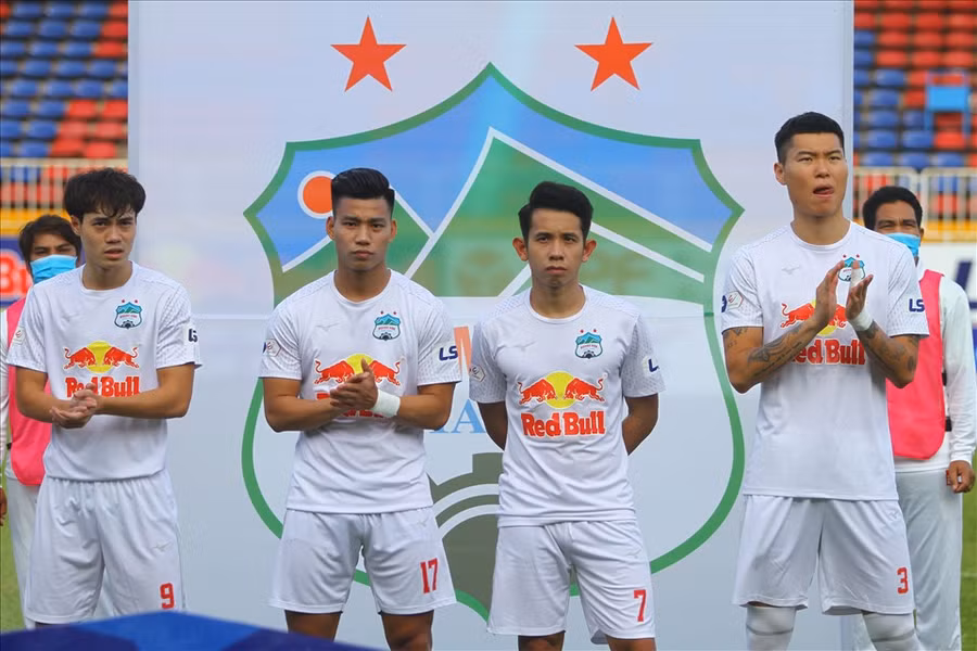 Đội hình chính của Hoàng Anh Gia Lai đều đã nhận thẻ vàng. Ảnh: Thanh Vũ
