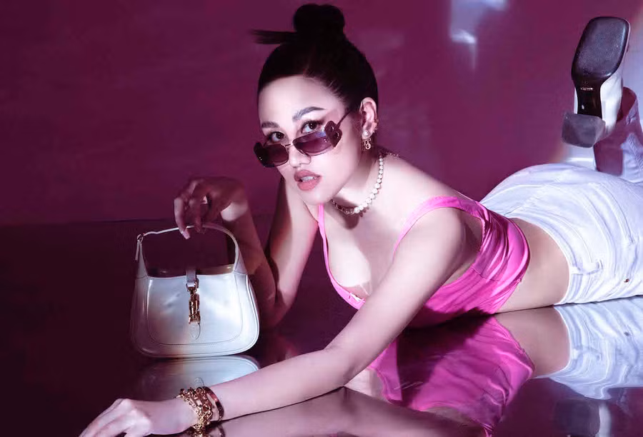 Nhờ tích cực tập luyện cùng việc ăn uống khoa học, Emily Hồng Nhung khiến nhiều trầm trồ bởi số đo hình thể 86-59-96. ẢNH: TIÊN NGUYỄN