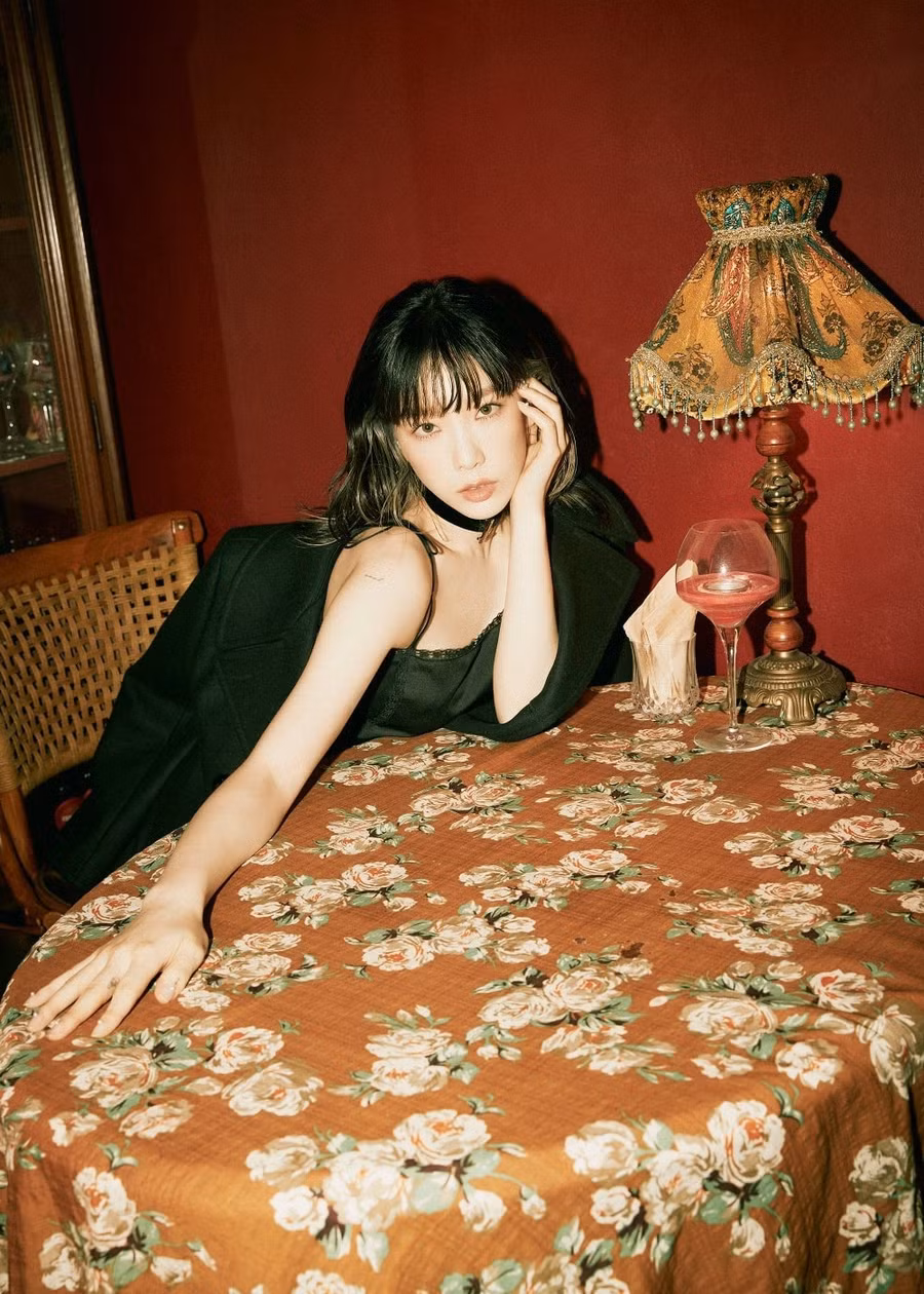 Ngoài những bình luận khen ngợi vẻ đẹp và nét gợi cảm rất riêng của Taeyeon, fan còn liên tục “đòi” nữ thần tượng trở lại làng nhạc cũng như hi vọng SNSD tái xuất. ẢNH: INSTAGRAM NV