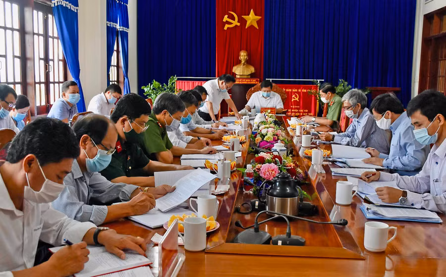 13-5 Quang cảnh buổi làm việc của Đoàn kiểm tra số 4 với Ủy ban bầu cử huyện Chư Pưh-ảnh Phương Duyên