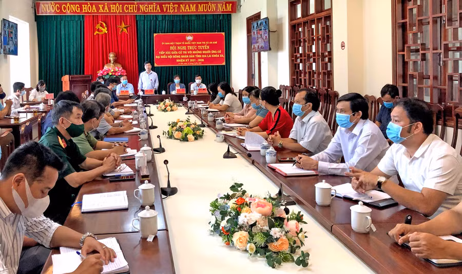 Điểm cầu trung tâm hội nghị trực tuyến tiếp xúc cử tri tại thị xã An Khê. Ảnh: Lê Hòa Điểm cầu trung tâm hội nghị trực tuyến tiếp xúc cử tri tại thị xã An Khê. Ảnh: Lê Hòa