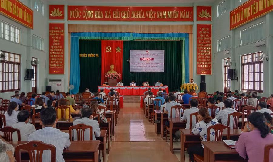 Quang cảnh buổi tiếp xúc cử tri tại huyện Krông Pa. Ảnh: Cao Viễn Phương Quang cảnh buổi tiếp xúc cử tri tại huyện Krông Pa. Ảnh: Cao Viễn Phương