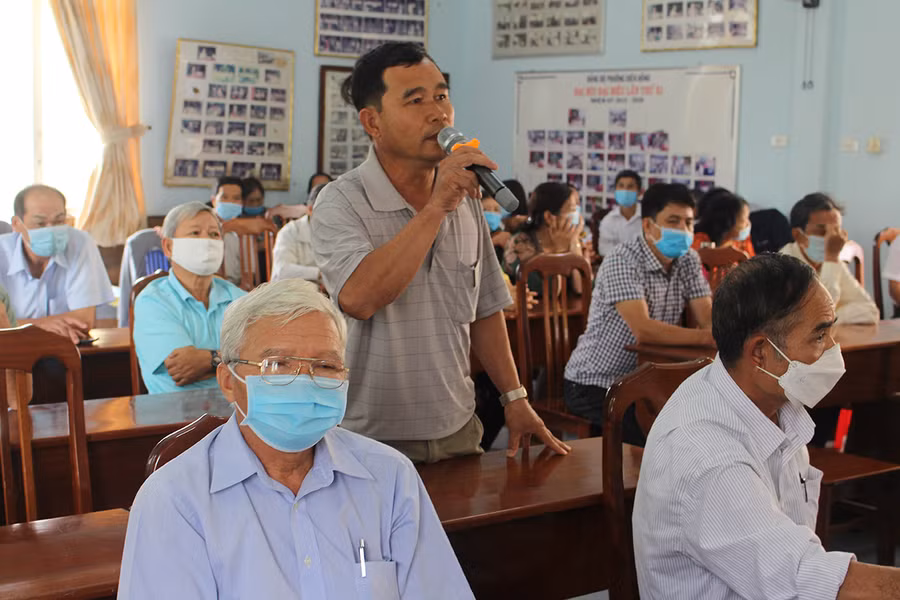 Cử tri Võ Đình Biên (tổ 1, phường Diên Hồng, TP. Pleiku) chia sẻ ý kiến tại buổi tiếp xúc với những người ứng cử đại biểu HĐND. Ảnh: Phan Lài Cử tri Võ Đình Biên (tổ 1, phường Diên Hồng, TP. Pleiku) chia sẻ ý kiến tại buổi tiếp xúc những người ứng cử đại biểu HĐND. Ảnh: Phan Lài
