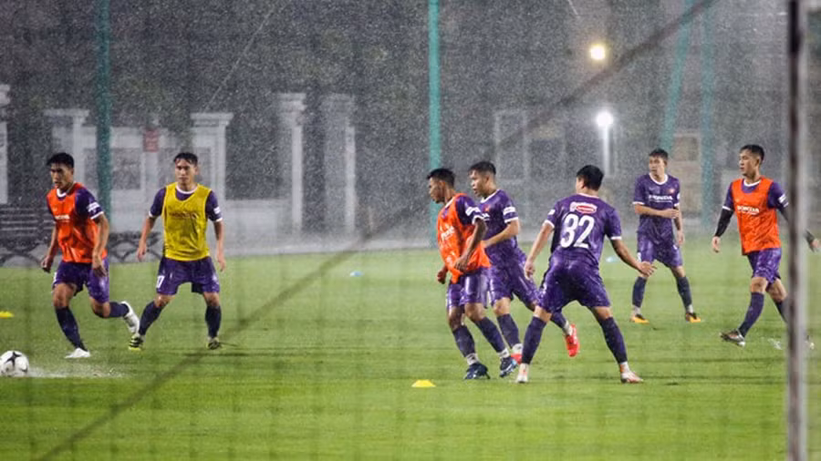 U.23 Việt Nam tập luyện tại Hà Nội. Ảnh: MINH TÚ