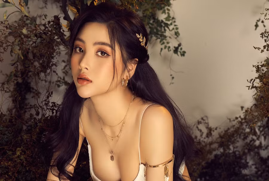 Mỹ Huyền khiến nhiều người trầm trồ bởi nhan sắc xinh đẹp, vóc dáng nóng bỏng sau hai năm đăng quang. ẢNH: NVCC