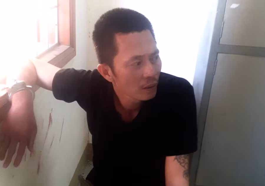  Đối tượng Tuấn đã bị bắt giữ khi đang lẩn trốn lệnh truy nã. Ảnh: Văn Ngọc