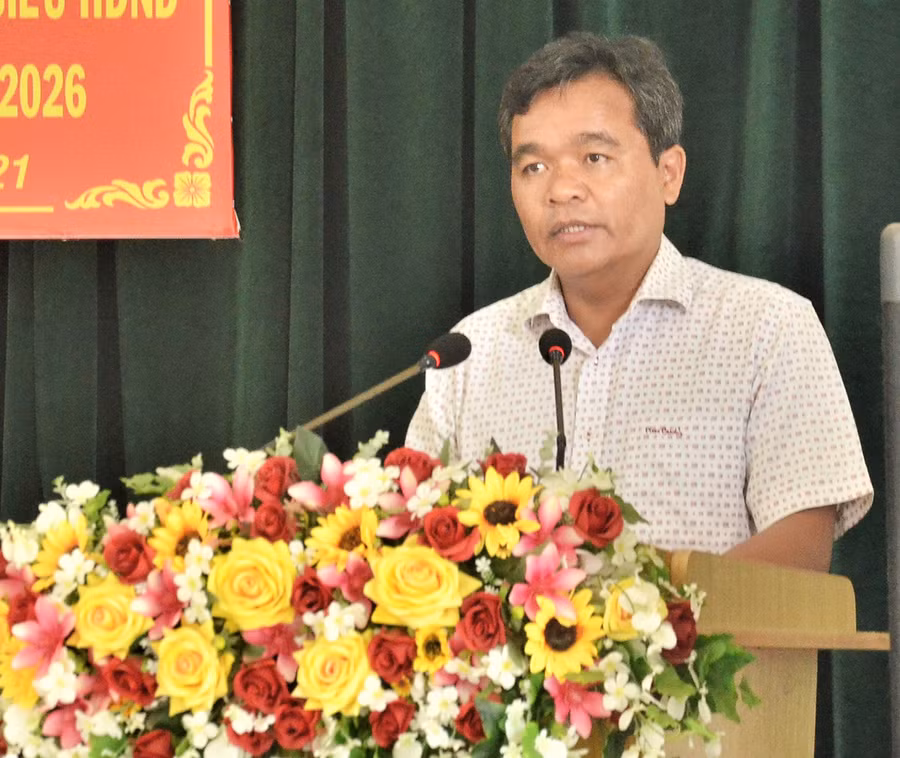 Ông Hồ Văn Niên-Ủy viên Ban Chấp hành Trung ương Đảng, Bí thư Tỉnh ủy, Trưởng đoàn đại biểu Quốc hội tỉnh trình bày chương trình hành động của mình trước cử tri TP. Pleiku. Ảnh: Phương Linh Ông Hồ Văn Niên-Ủy viên Ban Chấp hành Trung ương Đảng, Bí thư Tỉnh ủy, Trưởng đoàn Đại biểu Quốc hội tỉnh ứng cử đại biểu HĐND tỉnh. Ảnh: Phương Linh